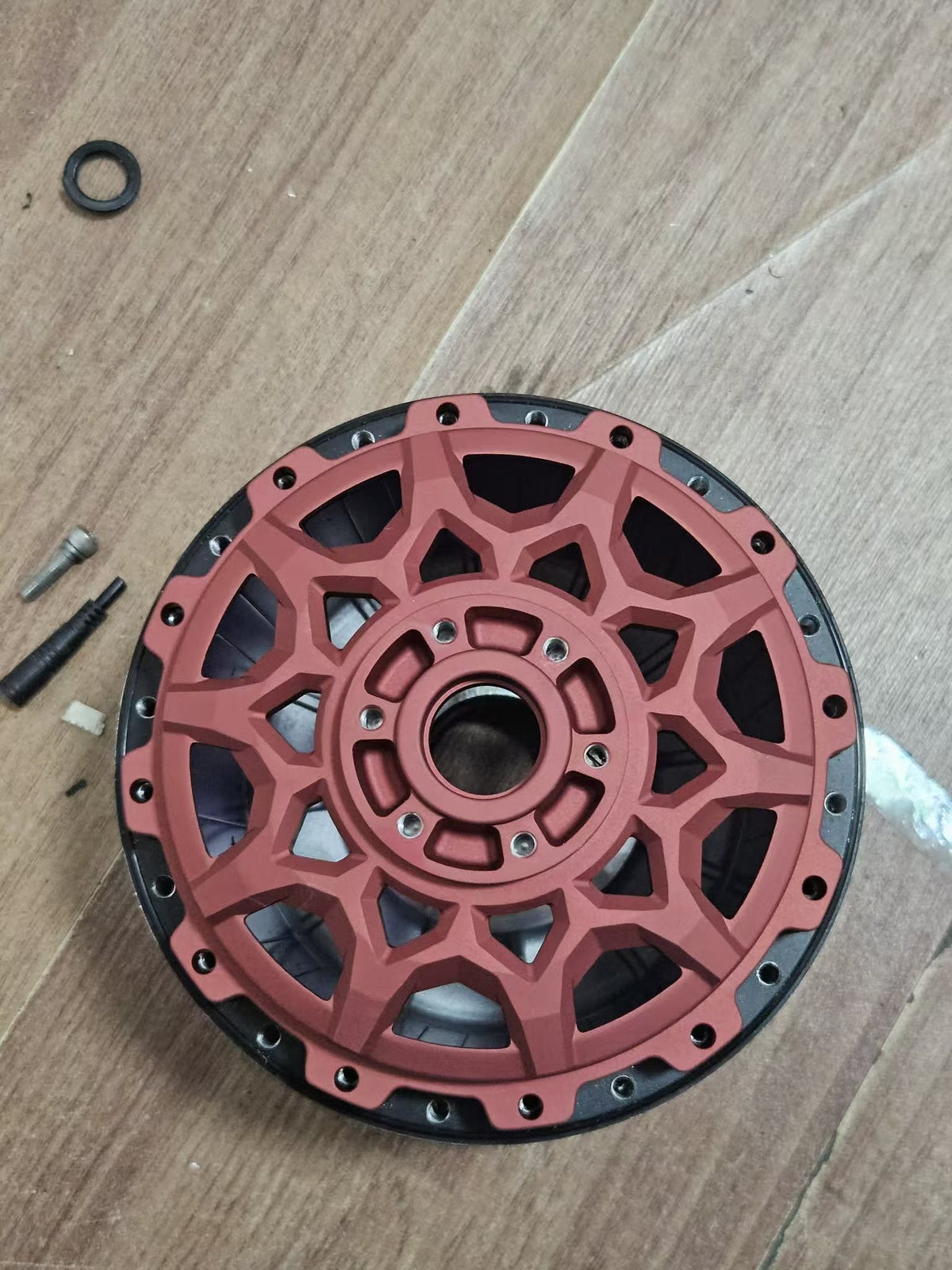 Moteur Waves compétition – flasques usinées CNC ajourées